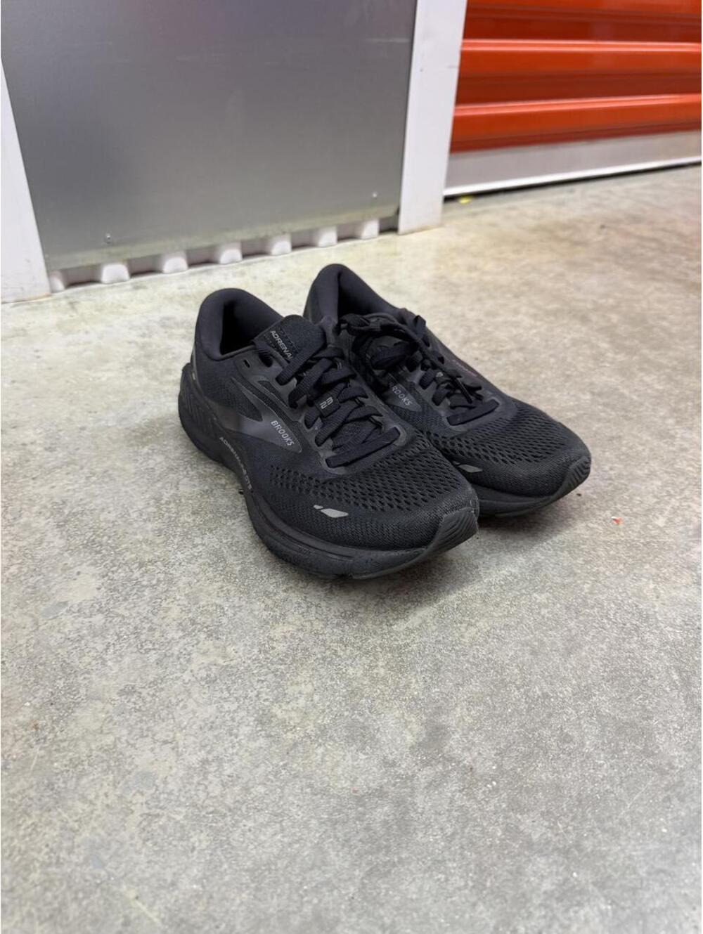 brooks adrenaline gts 23 triple black running shoes size 6.5 WOMENS